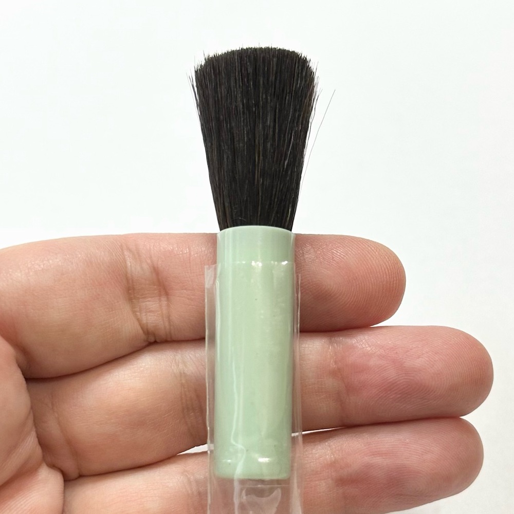Clinique Blush Brush with Green Handle - Brand New in Plastic Sleeve, Never Used